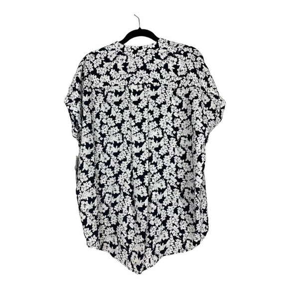 NWT IMNYC White and Black Floral Short Sleeve Blouse with Asymmetrical Hem Wms L - Picture 2 of 8